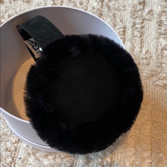 Ugg black shearling earmuffs NWT - Picture 2 of 4